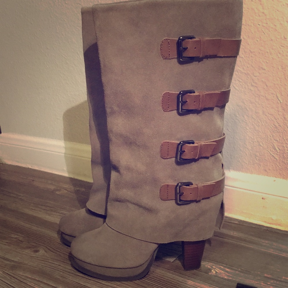 REPORT Gray Suede Boots